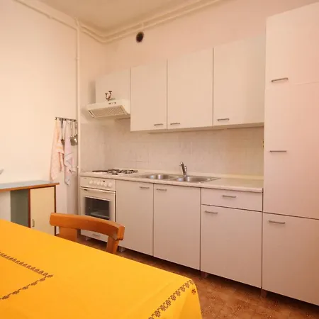 With Parking Space - 7647 Apartamento Pula