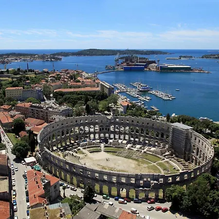Apartments With A Parking Space Pula - 7647 Apartment