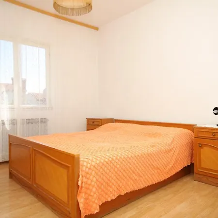 Apartment Apartments With A Parking Space Pula - 7647 Pula