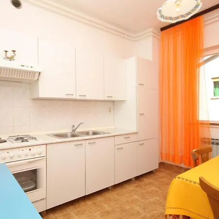 Apartments With A Parking Space Pula - 7647 Pula