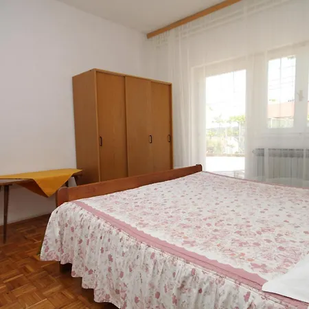 Apartments With A Parking Space Pula - 7647 Pula