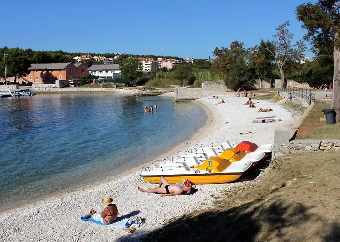 Apartments With Parking Space Pula - 7647