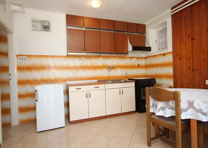 Apartments With Parking Space Pula - 7647