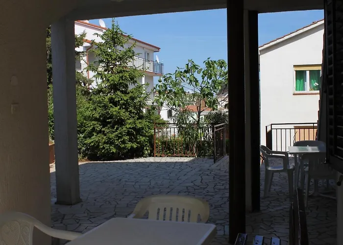 Apartments With Parking Space Pula - 7647 * Pula