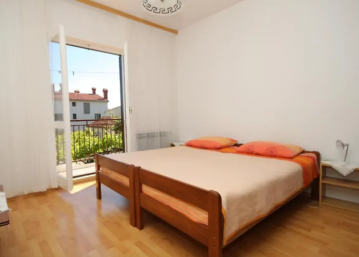 Apartman Apartments With Parking Space Pula - 7647 Pula