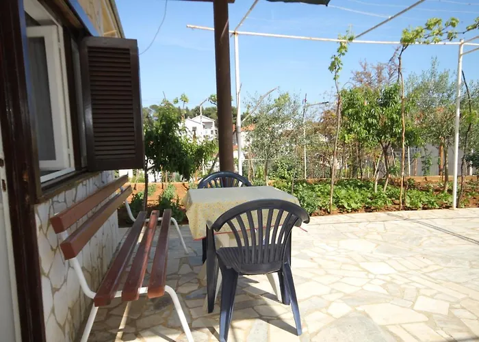 Apartments With Parking Space Pula - 7647 * Pula