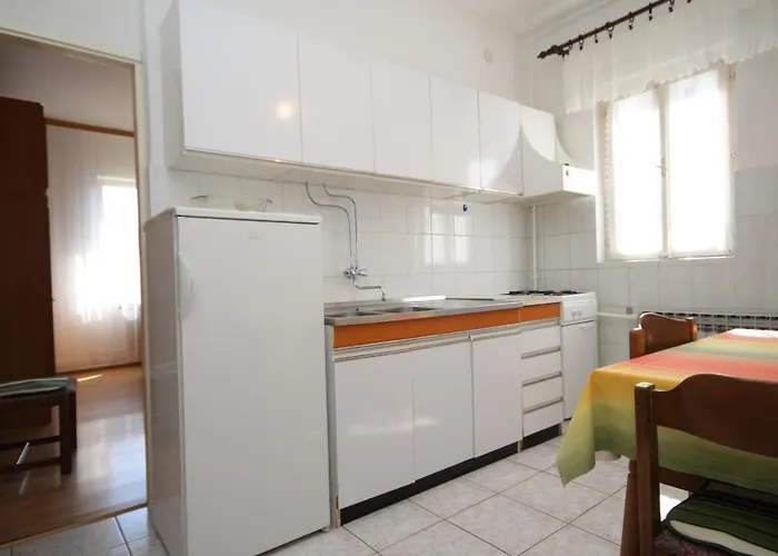 Apartments With Parking Space Pula - 7647 Pula