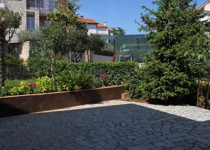 Apartman Apartments With Parking Space Pula - 7647 Pula
