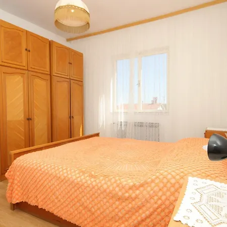 Apartments With Parking Space Pula - 7647